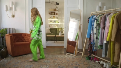 2022-05-26_-_Vogue_Magazine_-_7_Days_7_Looks_long_video_mp42199.jpg