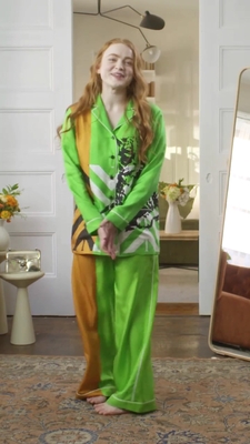 2022-05-26_-_Vogue_Magazine_-_7_Days_7_Looks_mp40020.jpg