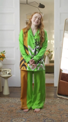 2022-05-26_-_Vogue_Magazine_-_7_Days_7_Looks_mp40022.jpg