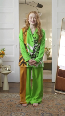 2022-05-26_-_Vogue_Magazine_-_7_Days_7_Looks_mp40023.jpg