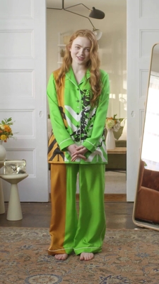 2022-05-26_-_Vogue_Magazine_-_7_Days_7_Looks_mp40025.jpg