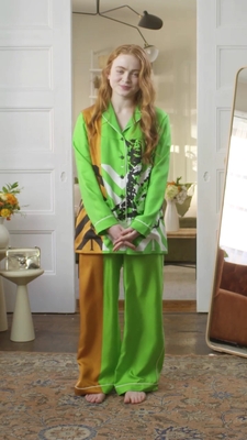 2022-05-26_-_Vogue_Magazine_-_7_Days_7_Looks_mp40026.jpg
