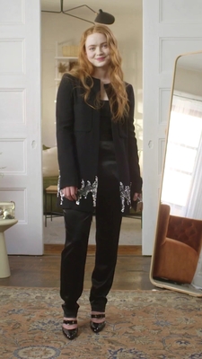 2022-05-26_-_Vogue_Magazine_-_7_Days_7_Looks_mp40031.jpg