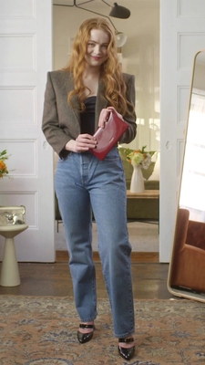 2022-05-26_-_Vogue_Magazine_-_7_Days_7_Looks_mp40035.jpg