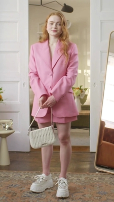 2022-05-26_-_Vogue_Magazine_-_7_Days_7_Looks_mp40036.jpg
