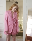 2022-05-26_-_Vogue_Magazine_-_7_Days_7_Looks_long_video_mp41705.jpg