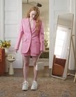 2022-05-26_-_Vogue_Magazine_-_7_Days_7_Looks_long_video_mp41717.jpg