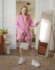 2022-05-26_-_Vogue_Magazine_-_7_Days_7_Looks_long_video_mp41743.jpg