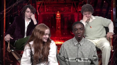 2022-05-27_-_MTV_News_-_Stranger_Things_Cast_on_Their_Favorite_S4_BTS_Moments_mp43442.jpg