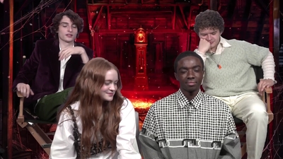 2022-05-27_-_MTV_News_-_Stranger_Things_Cast_on_Their_Favorite_S4_BTS_Moments_mp43445.jpg