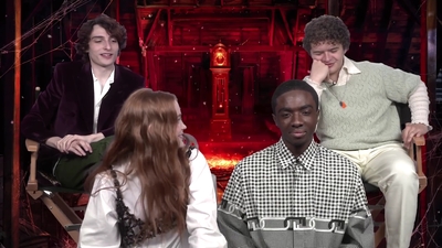 2022-05-27_-_MTV_News_-_Stranger_Things_Cast_on_Their_Favorite_S4_BTS_Moments_mp43446.jpg