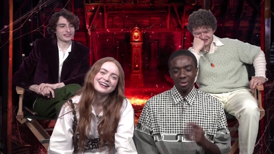 2022-05-27_-_MTV_News_-_Stranger_Things_Cast_on_Their_Favorite_S4_BTS_Moments_mp43448.jpg