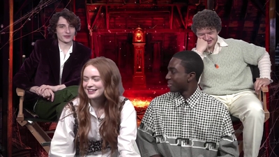 2022-05-27_-_MTV_News_-_Stranger_Things_Cast_on_Their_Favorite_S4_BTS_Moments_mp43449.jpg