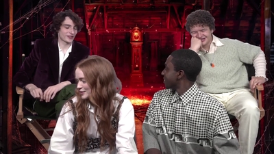 2022-05-27_-_MTV_News_-_Stranger_Things_Cast_on_Their_Favorite_S4_BTS_Moments_mp43450.jpg