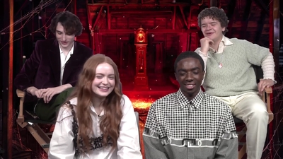 2022-05-27_-_MTV_News_-_Stranger_Things_Cast_on_Their_Favorite_S4_BTS_Moments_mp43454.jpg
