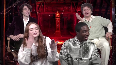 2022-05-27_-_MTV_News_-_Stranger_Things_Cast_on_Their_Favorite_S4_BTS_Moments_mp43456.jpg