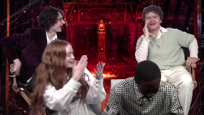 2022-05-27_-_MTV_News_-_Stranger_Things_Cast_on_Their_Favorite_S4_BTS_Moments_mp43457.jpg