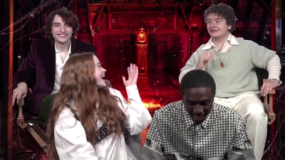 2022-05-27_-_MTV_News_-_Stranger_Things_Cast_on_Their_Favorite_S4_BTS_Moments_mp43458.jpg