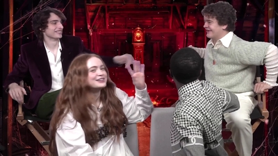 2022-05-27_-_MTV_News_-_Stranger_Things_Cast_on_Their_Favorite_S4_BTS_Moments_mp43460.jpg
