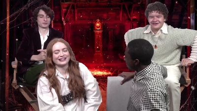2022-05-27_-_MTV_News_-_Stranger_Things_Cast_on_Their_Favorite_S4_BTS_Moments_mp43461.jpg
