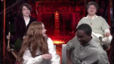 2022-05-27_-_MTV_News_-_Stranger_Things_Cast_on_Their_Favorite_S4_BTS_Moments_mp43463.jpg