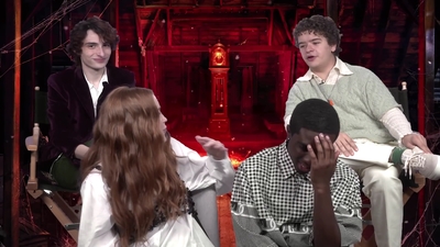 2022-05-27_-_MTV_News_-_Stranger_Things_Cast_on_Their_Favorite_S4_BTS_Moments_mp43490.jpg
