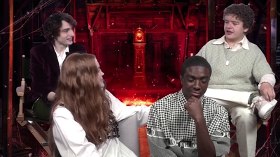 2022-05-27_-_MTV_News_-_Stranger_Things_Cast_on_Their_Favorite_S4_BTS_Moments_mp43496.jpg