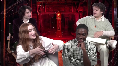2022-05-27_-_MTV_News_-_Stranger_Things_Cast_on_Their_Favorite_S4_BTS_Moments_mp43500.jpg