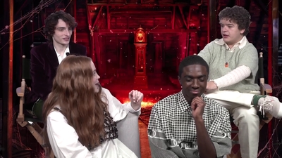 2022-05-27_-_MTV_News_-_Stranger_Things_Cast_on_Their_Favorite_S4_BTS_Moments_mp43503.jpg