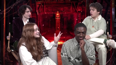 2022-05-27_-_MTV_News_-_Stranger_Things_Cast_on_Their_Favorite_S4_BTS_Moments_mp43505.jpg