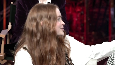 2022-05-27_-_MTV_News_-_Stranger_Things_Cast_on_Their_Favorite_S4_BTS_Moments_mp43507.jpg
