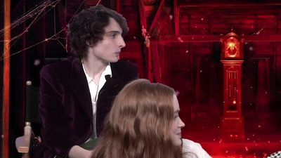2022-05-27_-_MTV_News_-_Stranger_Things_Cast_on_Their_Favorite_S4_BTS_Moments_mp43512.jpg