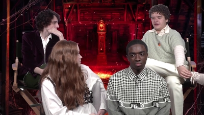 2022-05-27_-_MTV_News_-_Stranger_Things_Cast_on_Their_Favorite_S4_BTS_Moments_mp43520.jpg