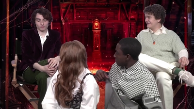 2022-05-27_-_MTV_News_-_Stranger_Things_Cast_on_Their_Favorite_S4_BTS_Moments_mp43522.jpg