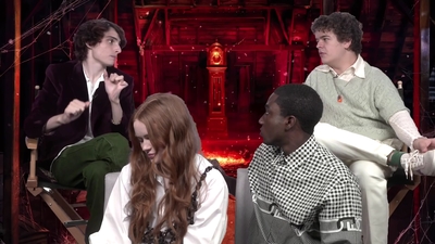 2022-05-27_-_MTV_News_-_Stranger_Things_Cast_on_Their_Favorite_S4_BTS_Moments_mp43542.jpg