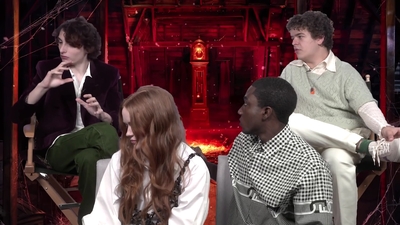 2022-05-27_-_MTV_News_-_Stranger_Things_Cast_on_Their_Favorite_S4_BTS_Moments_mp43543.jpg