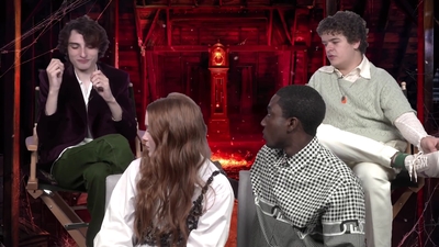 2022-05-27_-_MTV_News_-_Stranger_Things_Cast_on_Their_Favorite_S4_BTS_Moments_mp43547.jpg