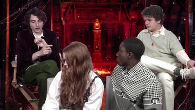 2022-05-27_-_MTV_News_-_Stranger_Things_Cast_on_Their_Favorite_S4_BTS_Moments_mp43552.jpg