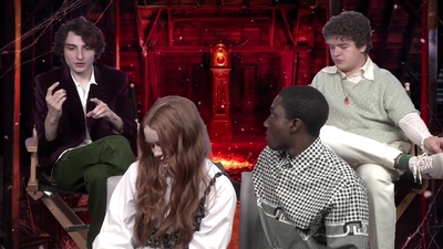 2022-05-27_-_MTV_News_-_Stranger_Things_Cast_on_Their_Favorite_S4_BTS_Moments_mp43553.jpg