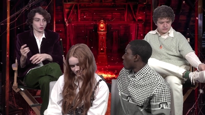 2022-05-27_-_MTV_News_-_Stranger_Things_Cast_on_Their_Favorite_S4_BTS_Moments_mp43554.jpg