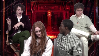 2022-05-27_-_MTV_News_-_Stranger_Things_Cast_on_Their_Favorite_S4_BTS_Moments_mp43555.jpg
