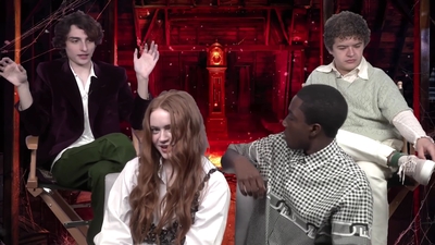 2022-05-27_-_MTV_News_-_Stranger_Things_Cast_on_Their_Favorite_S4_BTS_Moments_mp43559.jpg