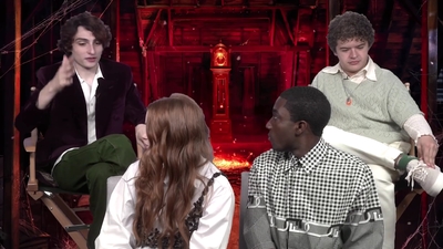 2022-05-27_-_MTV_News_-_Stranger_Things_Cast_on_Their_Favorite_S4_BTS_Moments_mp43561.jpg