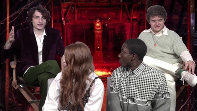 2022-05-27_-_MTV_News_-_Stranger_Things_Cast_on_Their_Favorite_S4_BTS_Moments_mp43562.jpg