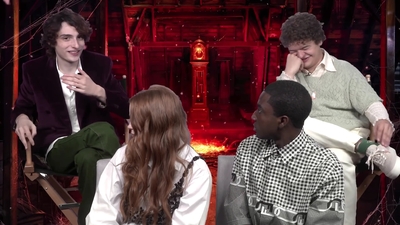 2022-05-27_-_MTV_News_-_Stranger_Things_Cast_on_Their_Favorite_S4_BTS_Moments_mp43570.jpg