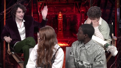 2022-05-27_-_MTV_News_-_Stranger_Things_Cast_on_Their_Favorite_S4_BTS_Moments_mp43572.jpg