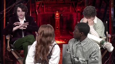 2022-05-27_-_MTV_News_-_Stranger_Things_Cast_on_Their_Favorite_S4_BTS_Moments_mp43578.jpg
