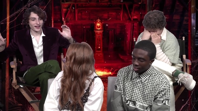 2022-05-27_-_MTV_News_-_Stranger_Things_Cast_on_Their_Favorite_S4_BTS_Moments_mp43579.jpg