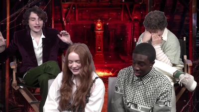 2022-05-27_-_MTV_News_-_Stranger_Things_Cast_on_Their_Favorite_S4_BTS_Moments_mp43580.jpg