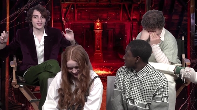 2022-05-27_-_MTV_News_-_Stranger_Things_Cast_on_Their_Favorite_S4_BTS_Moments_mp43581.jpg